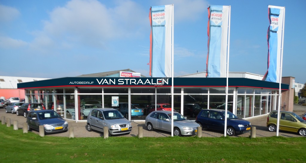 Voorgevel autobedrijf van Straalen